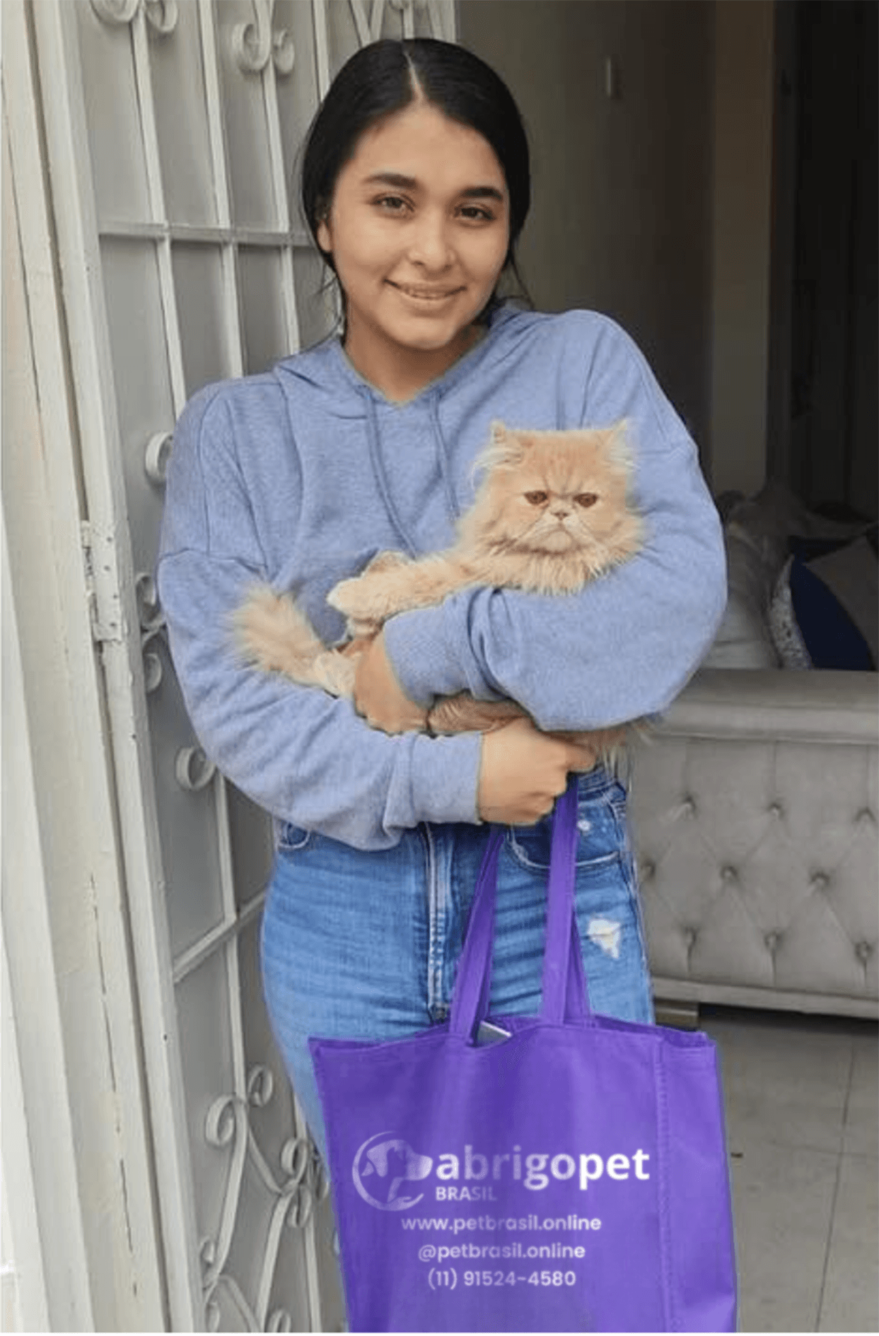 Karina com sua gatinha Frida!